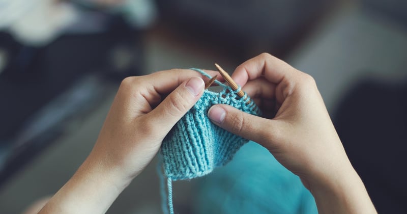 Le retour du tailleur pantalon en entreprise : l’élégance qui impose le respect